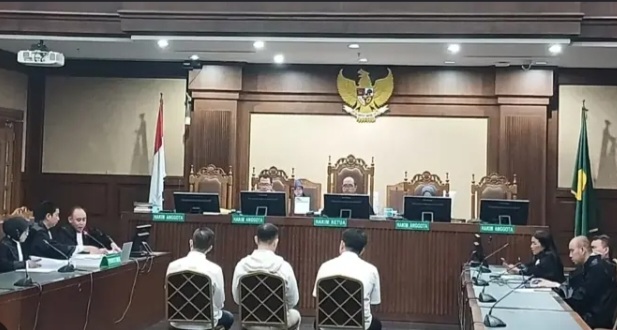 Pengadilan Tipikor vonis lebih ringan Bos Blueray Cargo Group dan 2 anak buahnya di kasus suap ke sejumlah pejabat Direktorat Jenderal Bea dan Cukai (DJBC) [msn]