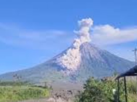 Status Gunung Anak Krakatau naik jadi level III Siaga [instagram]