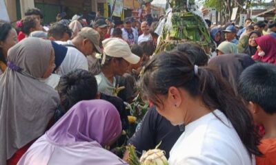 Sedekah Bumi di Bekasi [kompas]
