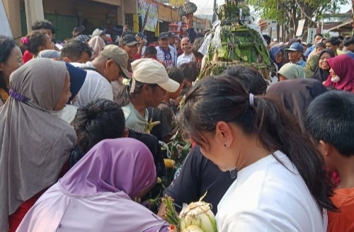 Sedekah Bumi di Bekasi [kompas]