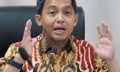 Menhut Raja Juli Antoni [pikiran-rakyat]