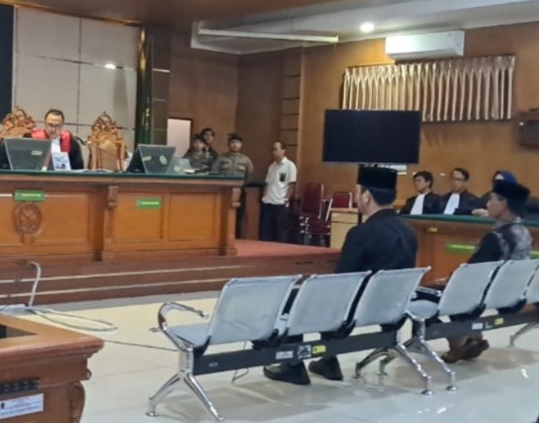 Kasus Korupsi Bekasi, Ade Kuswara Kunang divonis 6 Tahun Bui dan HM Kunang divonis 4 Tahun Penjara [kakinews]