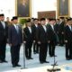 Prabowo melantik 16 Pejabat, Reshuffle Menkopolkam hingga Menlu [tribunnews]